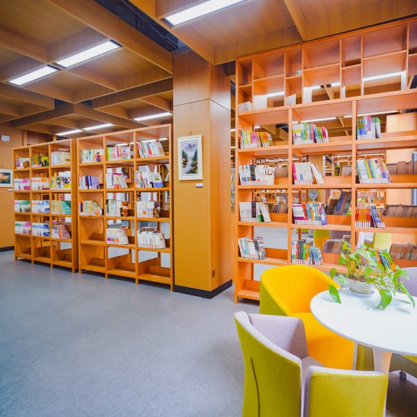 350k to 450k annually college head of Libraries in Shanghai